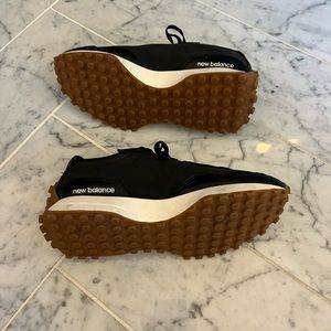 Womens 8.5 New Balance 327. Worn once.